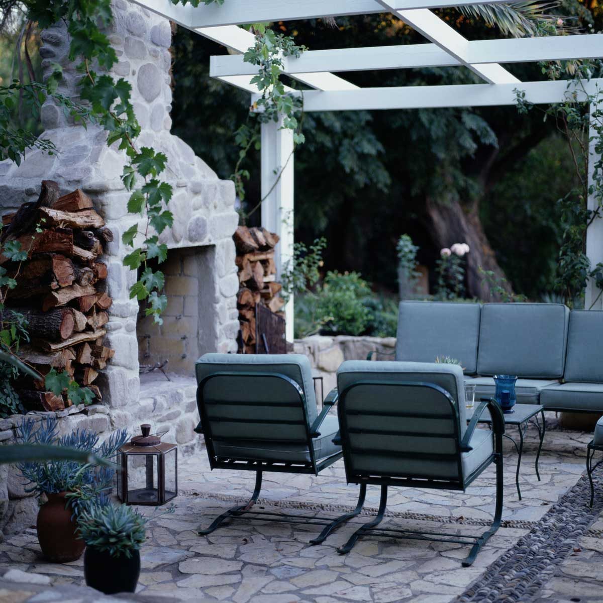 Outdoor Fireplace Gettyimages 92567518
