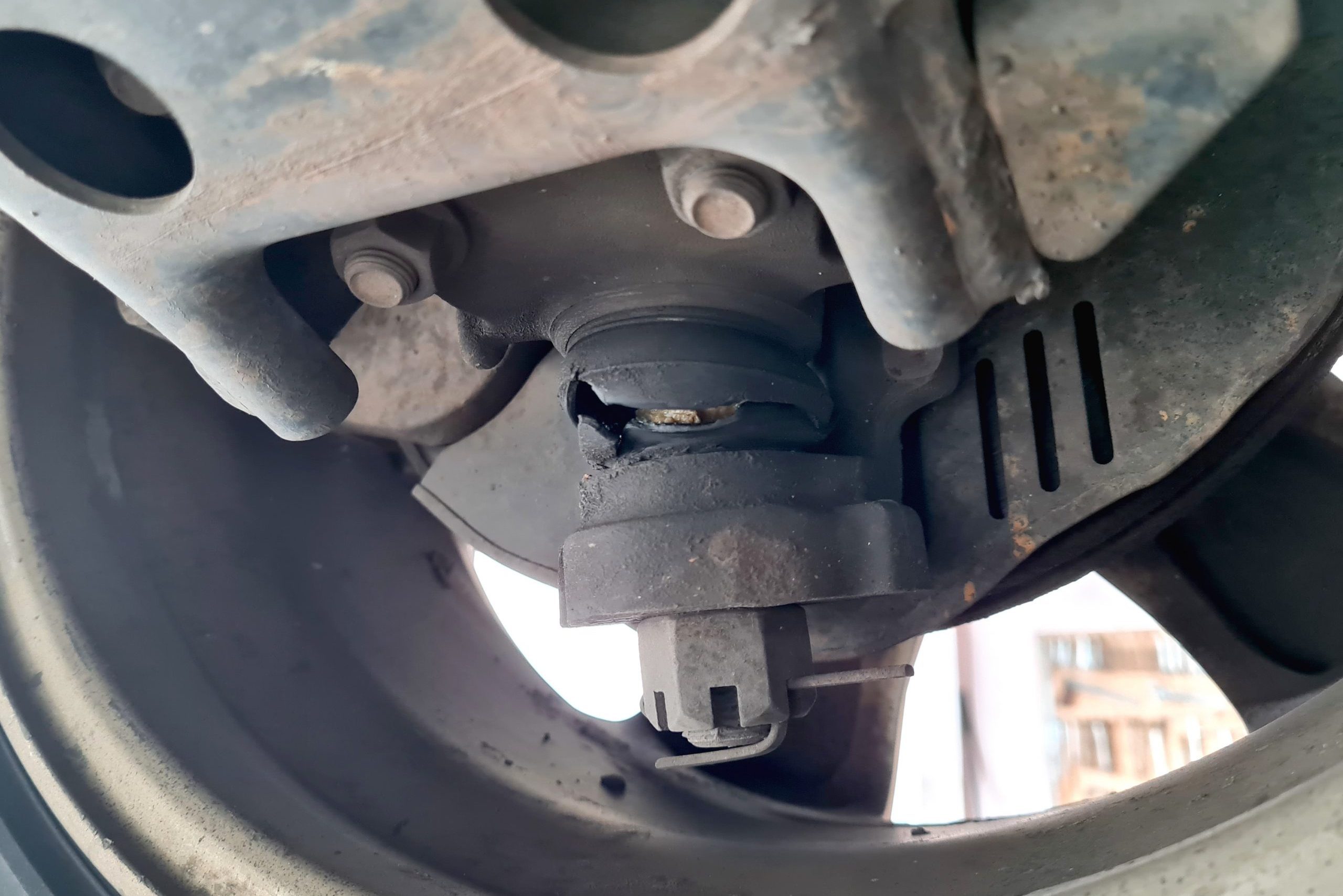 Damaged ball joint
