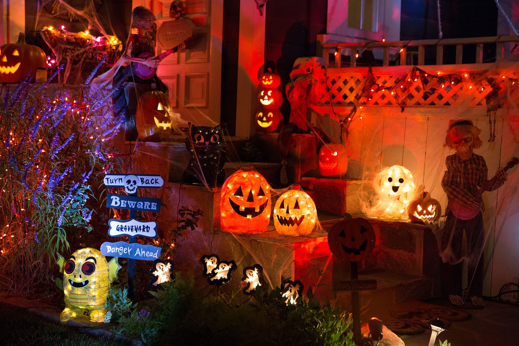 10 Eerie Decoration Ideas That’ll Bring Your Haunted House to Life